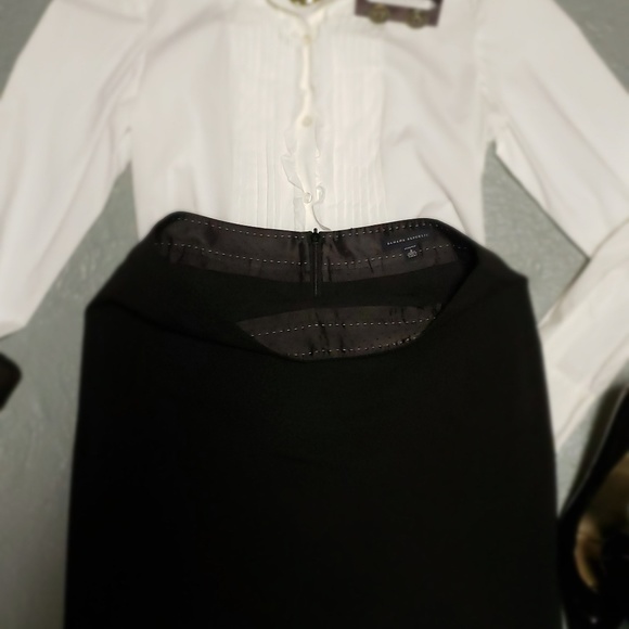 Black Banana Republic stretch skirt. - Picture 4 of 8
